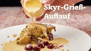 Skyr-Grieß-Auflauf mit Sauerkirschen und Vanillesoße | schnelles und einfaches Rezept