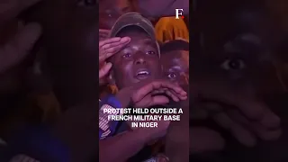 People in Niger's Niamey Hold Sit-In Outside French Military Base | Subscribe to Firstpost