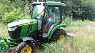 ASAGO - Ciągnik John Deere 3045R + glebogryzarka