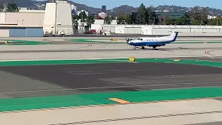 Pilatus PC-12 takes off from Santa Monica airport