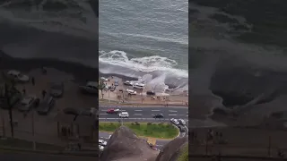 Tsunami llega a Peru! 😱 Playa Redondo Miraflores#tsunami