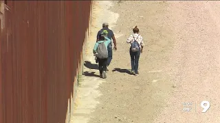 Migrants wait for border patrol in the desert