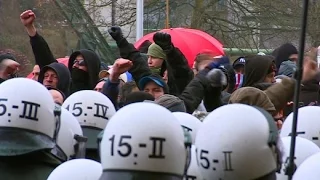 Aufmarsch der Verlierer: HoGeSa, Pegida und Salafisten in Wuppertal | SPIEGEL TV