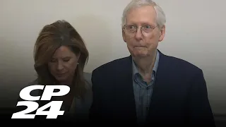 Senate GOP leader Mitch McConnell appears to freeze up again, this time at a Kentucky event