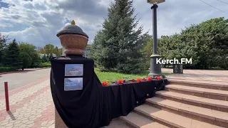 Трагедия в Перми: в центре Керчи на площади Ленина установили импровизированный мемориал