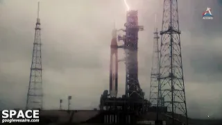 ⚡ Lightning 🌩  strikes the umbilical tower of NASA's new SLS Rocket