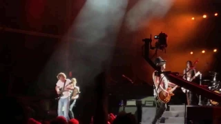 Guns N' Roses com Angus Young em Sydney