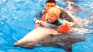 Дельфинотерапия для ребёнка аутиста