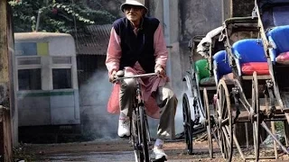 Amitabh Bachchan cycles in Kolkata while shooting for Piku!- my review