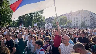 Сербы на улице: большинство протестует  против президента Вучича, но есть и его сторонники