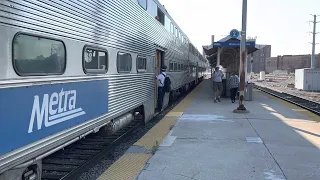 Metra train 2702 from Elgin, Illinois to Chicago @ Western Avenue station Chicago on 9-3-2022