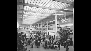 Glenn Miller - In The Mood 1940s Mall (Reverb)
