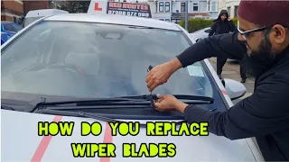 How do you Replace wiper blades Toyota Yaris hybrid|wiper blades change|Toyota yaris wiper replace