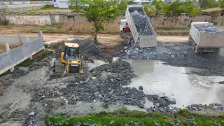 Update Techniques Operator Bulldozer, Wheel Loader Push Stone with Dump Truck Transport Stone