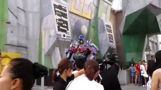 Universal Studio Singapore|Meet Optimus Prime