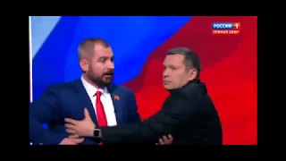Максим Сурайкин устроил драку на Дебатах