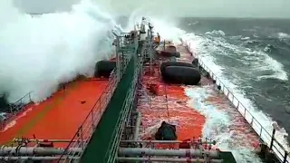 Ships Getting Hit By GIGANTIC Waves