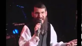 Avraham Fried Singing 'Chazak'  'Chazak'