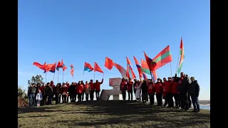 В Волгограде коммунисты торжественно открыли памятный знак "СЕРП И МОЛОТ"