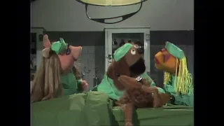 The Muppet Show - 214: Elton John - Veterinarian’s Hospital: Baskerville the Hound (1978)