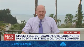 'Apple's in control of its own destiny', says Jim Cramer on Apple's market resilience