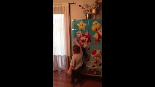 Super Mario Star Kid smacks wall (with sound effects)