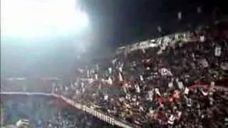 Coro da Brividi della Fossa dei Leoni (Milan - Inter 3-2 Serie A del 21/02/2004). Volume al massimo!