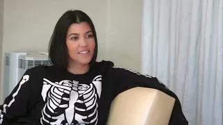 Kourtney and Travis are cOnStAnTLy having sex 24/7 THE KARDASHIANS S3 EP1