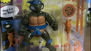 (Unboxing + in-depth review) retro Playmates Leonardo Figure!