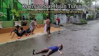 Children's Excitement When It Rains || Walk In The Heavy Rain