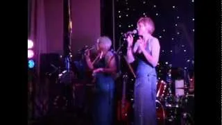 "Dancing Queen" live clip - recommended party/wedding band Famous Five at NYE function in Sussex