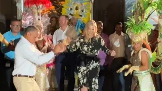 Queen Máxima dancing the night away in Aruba