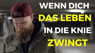 WENN DICH DAS LEBEN IN DIE KNIE ZWINGT | NICHT AUFGEBEN Motivation Deutsch