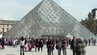 Musée du Louvre (Louvre Museum) exterior