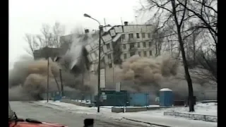 Снос взрывом на ул. Новорогожская/House demolition by explosion (23.12.2004)