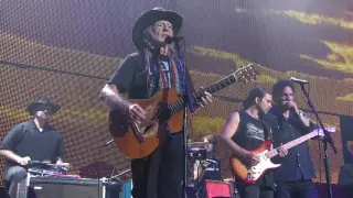 Willie Nelson & Family – Still Is Still Moving to Me (Live at Farm Aid 2016)