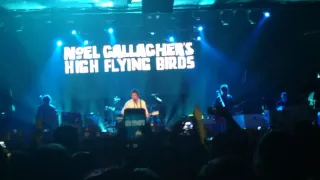 Noel Gallagher's High Flying Birds - Wonderwall (Live Madrid 2016)