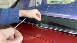 Mercedes SL R107 - releasing stuck roof pin