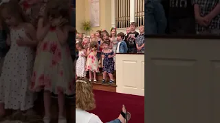 Preschooler steals the show at graduation with awesome dance moves