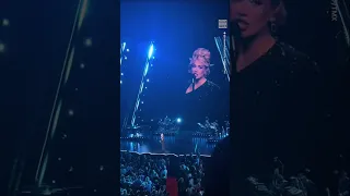 Adele Stops Las Vegas Show to Defend Fan