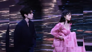 short moments of shenyue x chen zheyuan (make sure she's ok) at Weibo Night