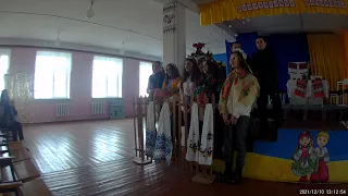 Дебют учнів 10 класу з піснею "Наша Галя балувана"