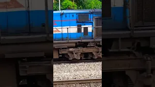 || Malda WDM3D || Legendary entry with continuous Honking 🔥😲❤️.....#shorts #train #wdm3d #crossing
