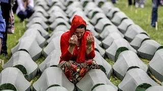 Gyásznap Boszniában -- a srebrenicai népirtás áldozataira emlékeznek