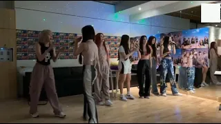 NMIXX singing and dancing to 'Thunderous'by Stray Kids