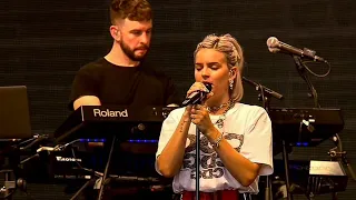 Anne-Marie | 2002 (Live Performance) Lollapalooza