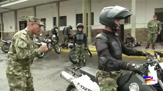 Primera mujer en conducir motocicletas en el Ejército Nacional