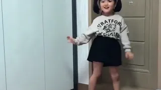 طفلة كورية ترقص على اغنية بلاك بينك الجديدة 😂بموت من الكياتة😂
