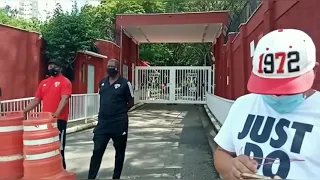 TORCIDA "INVADE" O CT DA BARRA FUNDA DO SPFC E COBRAM DANIEL ALVES , DINIZ  E RAÍ