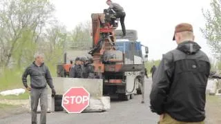 Самооборона привезла блоки для усиления блокпоста в Барвенково